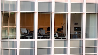 La IA le está declarando la guerra a los trabajos de oficina y eso no terminará bien La IA le está declarando la guerra a los trabajos de oficina y eso no terminará bien