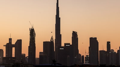 De refúgio a cidade isolada: a saga de turistas retidos em Dubai após ataques do Irã De refúgio a cidade isolada: a saga de turistas retidos em Dubai após ataques do Irã