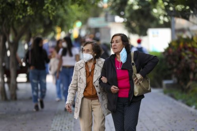 El uso opcional de la mascarilla en Perú se permite a nivel nacional tras más de dos años desde que inició la pandemia. El uso opcional de la mascarilla en Perú se permite a nivel nacional tras más de dos años desde que inició la pandemia.