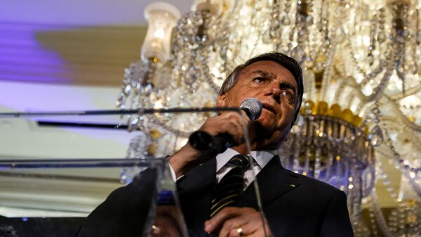 Bolsonaro regresa a Brasil para enfrentarse a Lula como líder de la oposición Bolsonaro regresa a Brasil para enfrentarse a Lula como líder de la oposición