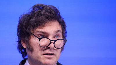 Milei dice que la dolarización de Argentina no es un objetivo a corto plazo Milei dice que la dolarización de Argentina no es un objetivo a corto plazo