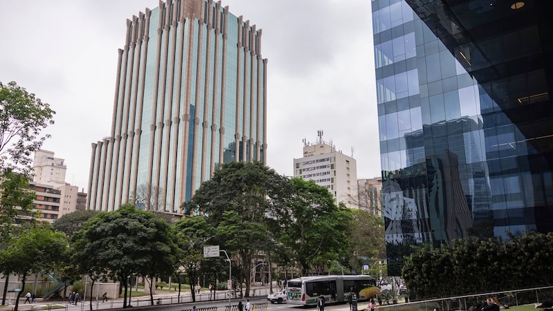 Mercado vive semana histórica com euforia após avanço de Flávio Bolsonaro na eleição Mercado vive semana histórica com euforia após avanço de Flávio Bolsonaro na eleição