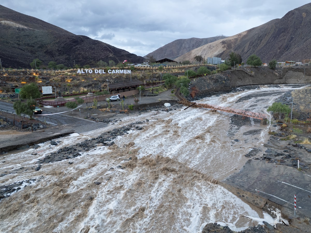 Lluvias en Chile causan caos y bloqueos en el centro-norte