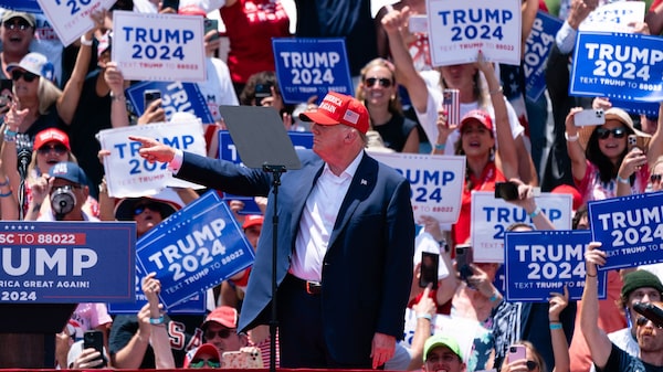 Pequeños donantes de Trump se unen a pesar de que sus problemas legales se intensifican Pequeños donantes de Trump se unen a pesar de que sus problemas legales se intensifican