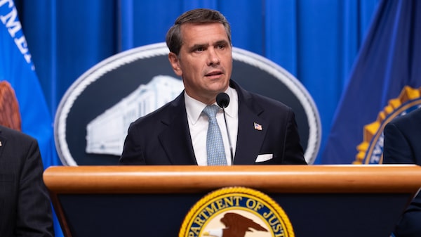 Todd Blanche es confirmado por el Senado de EE.UU. como fiscal general de Trump Todd Blanche es confirmado por el Senado de EE.UU. como fiscal general de Trump