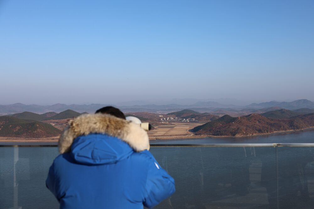 Vista de Corea del Norte desde la plataforma de observación del café Starbucks de Gimpo.Fotógrafo: SeongJoon Cho/Bloomberg Vista de Corea del Norte desde la plataforma de observación del café Starbucks de Gimpo.Fotógrafo: SeongJoon Cho/Bloomberg