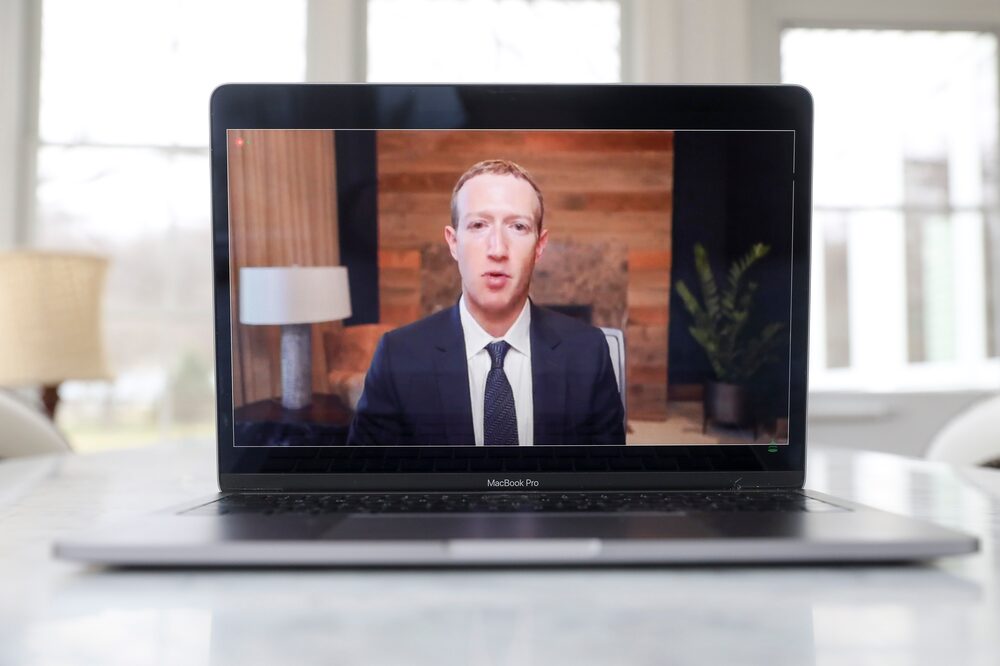 Mark Zuckerberg habla virtualmente durante una audiencia de la Subcomisión de Energía y Comercio de la Cámara de Representantes en marzo.
Mark Zuckerberg habla virtualmente durante una audiencia de la Subcomisión de Energía y Comercio de la Cámara de Representantes en marzo.