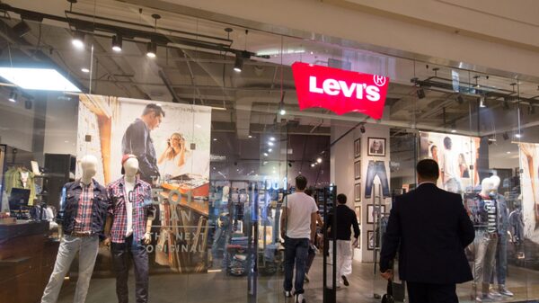 Alerta no mercado: Levi’s revisa projeção de lucro por causa de dólar forte Alerta no mercado: Levi’s revisa projeção de lucro por causa de dólar forte