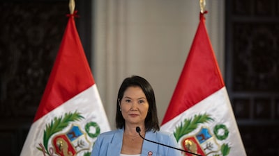 Keiko Fujimori assume presidência do Peru com desafio de romper instabilidade Keiko Fujimori assume presidência do Peru com desafio de romper instabilidade