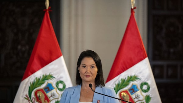 Keiko Fujimori assume presidência do Peru com desafio de romper instabilidade Keiko Fujimori assume presidência do Peru com desafio de romper instabilidade