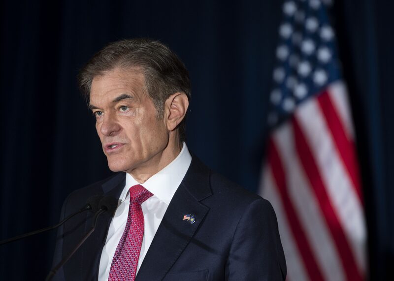 Como chefe do CMS, Oz terá um papel central na supervisão da política de saúde (Foto: Airielle Lowe and John Tozzi) Como chefe do CMS, Oz terá um papel central na supervisão da política de saúde (Foto: Airielle Lowe and John Tozzi)