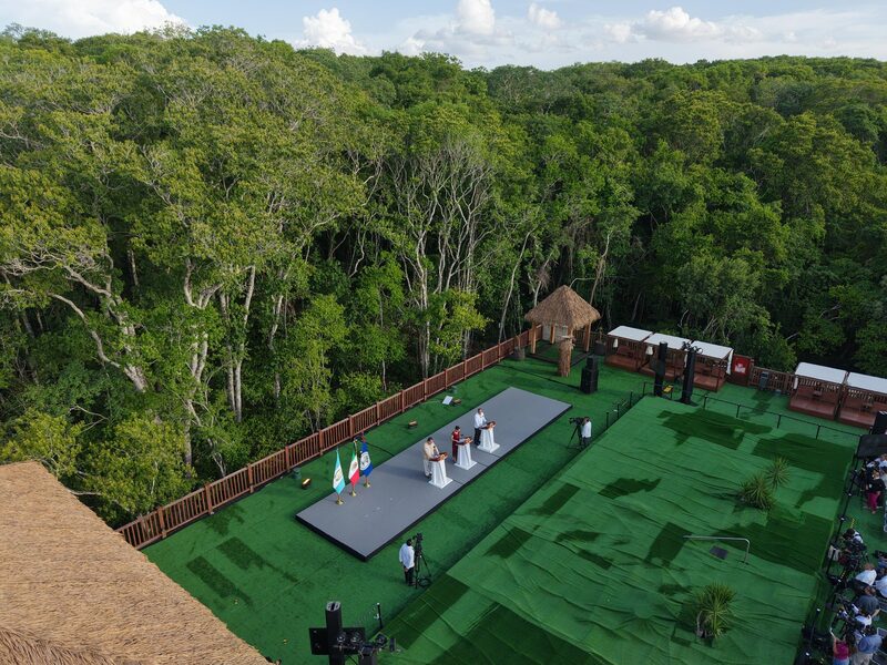 La presidenta de México, Claudia Sheinbaum, el presidente de Guatemala, Bernardo Arévalo, y el primer ministro de Belice, Juan Antonio Briceño, firman la Declaración de Calakmul: Corredor Biocultural Gran Selva Maya. La presidenta de México, Claudia Sheinbaum, el presidente de Guatemala, Bernardo Arévalo, y el primer ministro de Belice, Juan Antonio Briceño, firman la Declaración de Calakmul: Corredor Biocultural Gran Selva Maya.