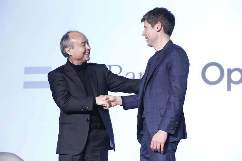 El fundador de SoftBank, Masayoshi Son, con el CEO de OpenAI, Sam Altman, en una conferencia en Tokio. Fotógrafo: Kosuke Okahara/Bloomberg. El fundador de SoftBank, Masayoshi Son, con el CEO de OpenAI, Sam Altman, en una conferencia en Tokio. Fotógrafo: Kosuke Okahara/Bloomberg.