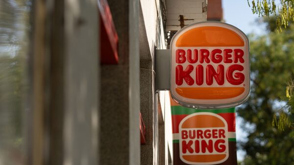 Empresa de Lemann, dona do Burger King, planeja compra de franqueada por US$ 1 bi Empresa de Lemann, dona do Burger King, planeja compra de franqueada por US$ 1 bi