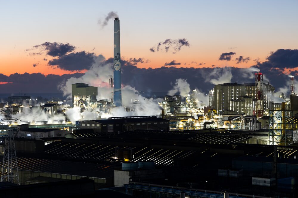Fábrica de fundición de zinc en Ulsan, Corea del Sur. Fábrica de fundición de zinc en Ulsan, Corea del Sur.