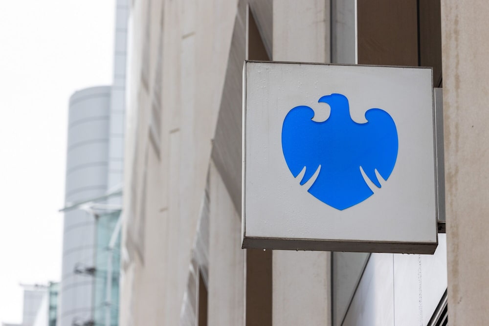 Un cartel sobre la entrada de una sucursal bancaria de Barclays Plc en Londres, Reino Unido, el viernes 6 de febrero de 2026. Un cartel sobre la entrada de una sucursal bancaria de Barclays Plc en Londres, Reino Unido, el viernes 6 de febrero de 2026.