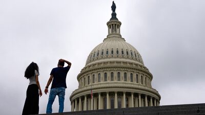 Lei tributária de Trump adicionará US$ 3,4 trilhões ao déficit dos EUA, diz estudo Lei tributária de Trump adicionará US$ 3,4 trilhões ao déficit dos EUA, diz estudo