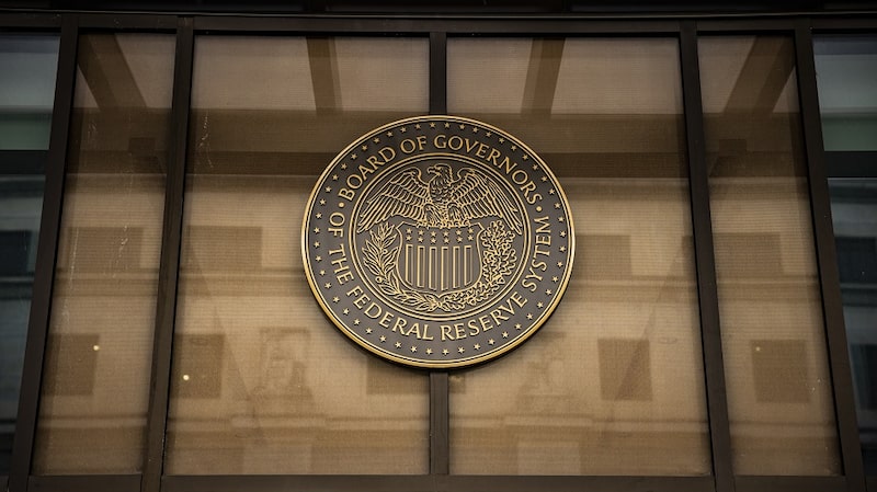 Duplo mandato: Federal Reserve deve combater a inflação e promover o emprego na economia americana (Foto: Samuel Corum/Bloomberg via Getty Images) Duplo mandato: Federal Reserve deve combater a inflação e promover o emprego na economia americana (Foto: Samuel Corum/Bloomberg via Getty Images)