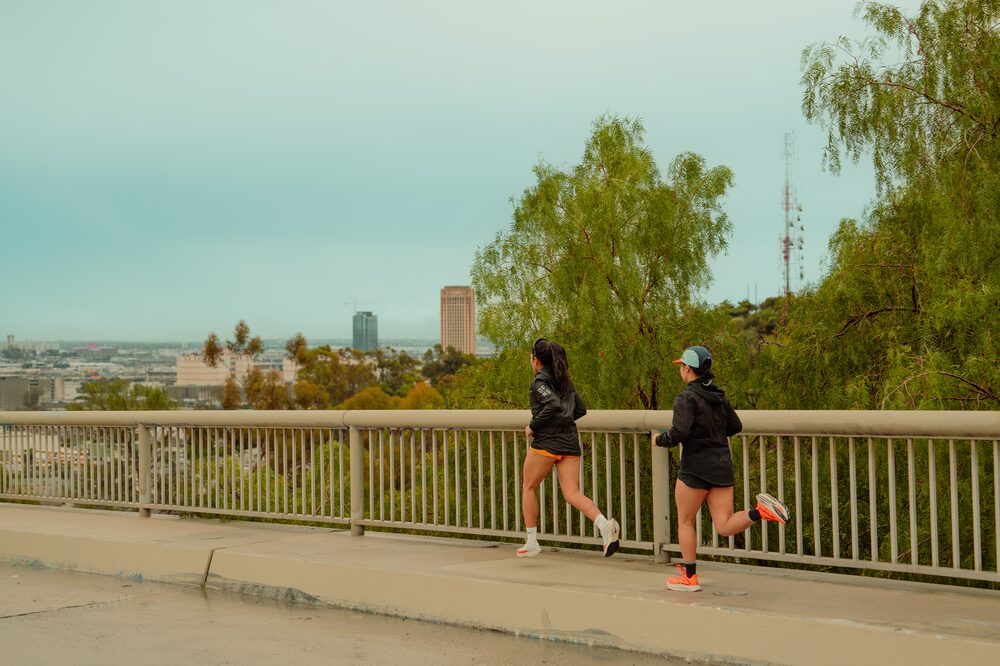 A Runna chegou ao mercado oficialmente em 2022 pelas mãos dos fundadores - e corredores - Dom Maskell e Ben Parker. O crescimento acelerado garantiu à startup mais de £ 8 milhões em investimentos nos últimos anos. A Runna chegou ao mercado oficialmente em 2022 pelas mãos dos fundadores - e corredores - Dom Maskell e Ben Parker. O crescimento acelerado garantiu à startup mais de £ 8 milhões em investimentos nos últimos anos.