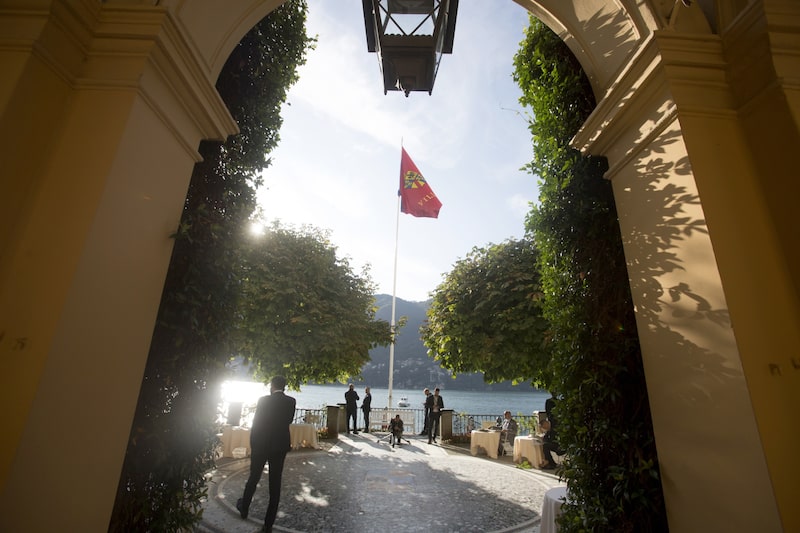 Asistentes a orillas del lago Como durante el Foro Ambrosetti en Cernobbio. Fotógrafo: Giulio Napolitano/Bloomberg. Asistentes a orillas del lago Como durante el Foro Ambrosetti en Cernobbio. Fotógrafo: Giulio Napolitano/Bloomberg.