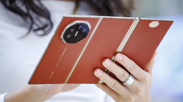 Huawei e Xiaomi se antecipam à Apple e apresentam novos smartphones dobráveis Huawei e Xiaomi se antecipam à Apple e apresentam novos smartphones dobráveis