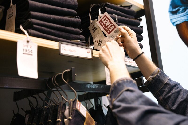 Las acciones de Levi han avanzado un 40% en lo que va de año hasta el cierre del miércoles. Las acciones de Levi han avanzado un 40% en lo que va de año hasta el cierre del miércoles.