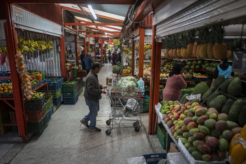 Inflación en Colombia se mantiene a la baja y en octubre llegó a 5,41% Inflación en Colombia se mantiene a la baja y en octubre llegó a 5,41%