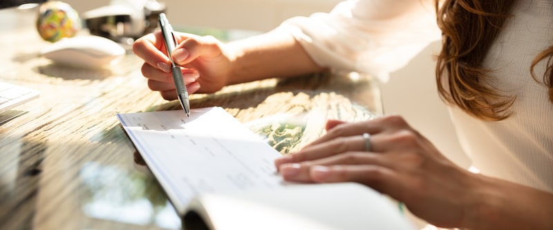 Por que tanta gente ainda usa cheque? Por que tanta gente ainda usa cheque?