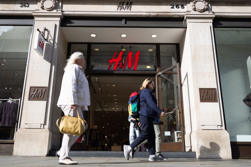 Una tienda de H&M en Londres. Una tienda de H&M en Londres.