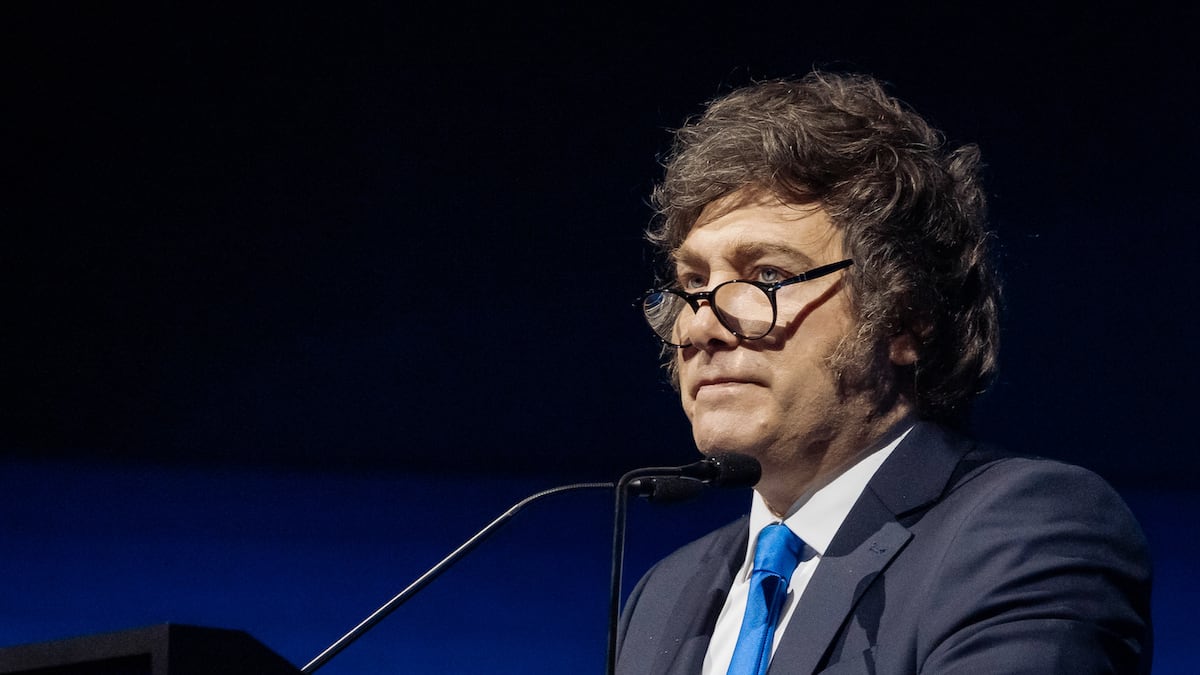 Milei desafió a quienes apuestan contra el peso y destacó el colchón de dólares: "Van a terminar quebrados"
