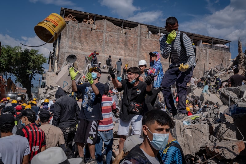 Volunteers and rescue workers remove debris from a collapsed building following an earthquake in Pereira, Colombia, on Tuesday, Aug. 11, 2026. Colombias government plans to declare an economic emergency to bolster its response to a massive earthquake that hit Monday, as the countrys new president faces a tough and early test of his abilities to handle a crisis. Photographer: Nathalia Angarita/Bloomberg Volunteers and rescue workers remove debris from a collapsed building following an earthquake in Pereira, Colombia, on Tuesday, Aug. 11, 2026. Colombias government plans to declare an economic emergency to bolster its response to a massive earthquake that hit Monday, as the countrys new president faces a tough and early test of his abilities to handle a crisis. Photographer: Nathalia Angarita/Bloomberg