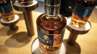 Pernod Ricard produz primeiro uísque chinês em nova aposta no mercado asiático Pernod Ricard produz primeiro uísque chinês em nova aposta no mercado asiático