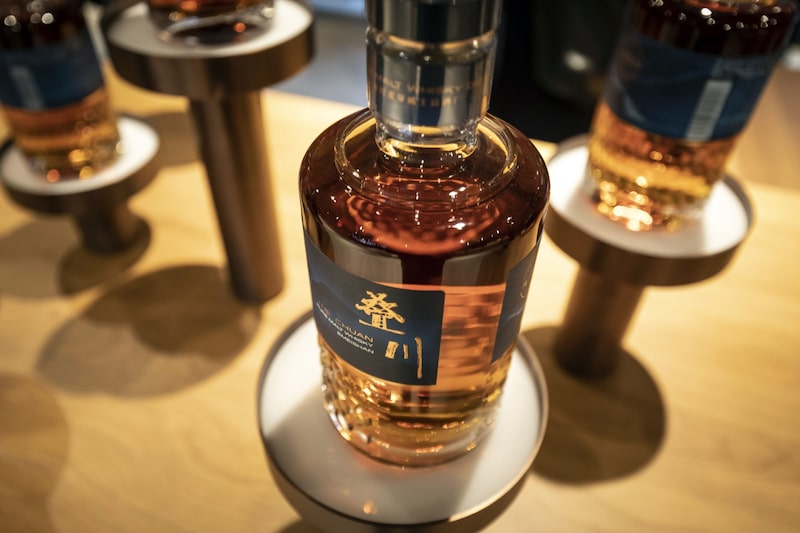 Garrafas do Chuan Pure Malt Whisky, da Pernod Ricard, produzido em destilaria na China pela primeira vez (Foto: Qilai Shen/Bloomberg) Garrafas do Chuan Pure Malt Whisky, da Pernod Ricard, produzido em destilaria na China pela primeira vez (Foto: Qilai Shen/Bloomberg)