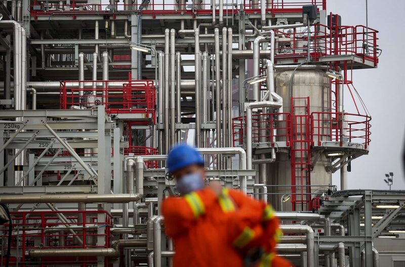 El subconjunto de naciones comprometidas en la restricción de la oferta tomará una decisión sobre la producción de junio el 5 de mayo. El subconjunto de naciones comprometidas en la restricción de la oferta tomará una decisión sobre la producción de junio el 5 de mayo.