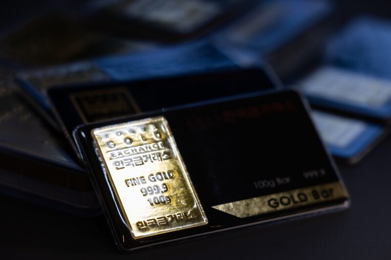 Lingotes de oro dispuestos en la tienda Korea Gold Exchange en Seúl, Corea del Sur. Lingotes de oro dispuestos en la tienda Korea Gold Exchange en Seúl, Corea del Sur.