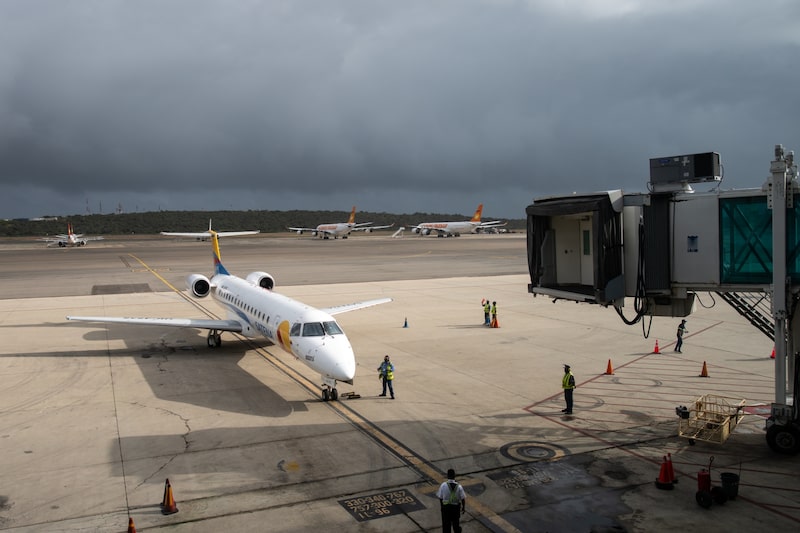 Un avión llega al Aeropuerto Internacional Simón Bolívar en Maiquetía, estado Vargas, Venezuela. Fuente: Bloomberg. Un avión llega al Aeropuerto Internacional Simón Bolívar en Maiquetía, estado Vargas, Venezuela. Fuente: Bloomberg.