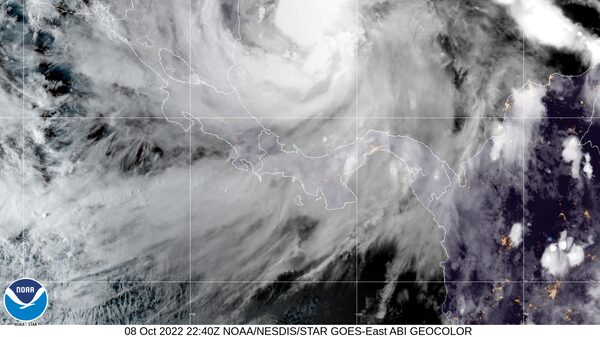 Julia se convierte en huracán de categoría 1, mientras azota la isla de San Andrés Julia se convierte en huracán de categoría 1, mientras azota la isla de San Andrés