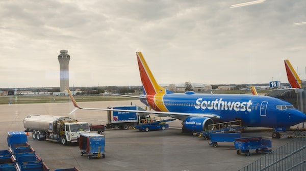 Southwest Air corta 1.750 empregos e cita aumento de custos e pressões inflacionárias Southwest Air corta 1.750 empregos e cita aumento de custos e pressões inflacionárias