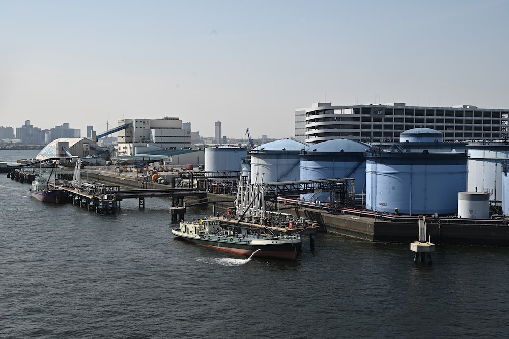 Oil Facilities at Keihin Industrial Zone Oil Facilities at Keihin Industrial Zone