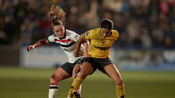 Elas jogam com menos: times femininos na Inglaterra sofrem com falta de financiamento Elas jogam com menos: times femininos na Inglaterra sofrem com falta de financiamento