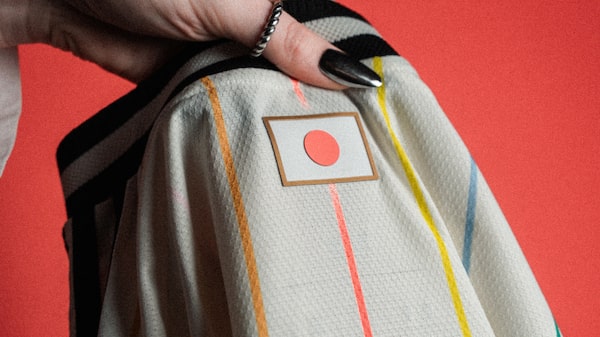 Vendas de camisa da seleção do Japão disparam e beneficiam Adidas Vendas de camisa da seleção do Japão disparam e beneficiam Adidas