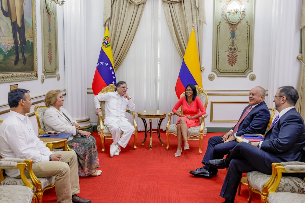 Gustavo Petro visita Venezuela para reunirse con Delcy Rodríguez Gustavo Petro visita Venezuela para reunirse con Delcy Rodríguez