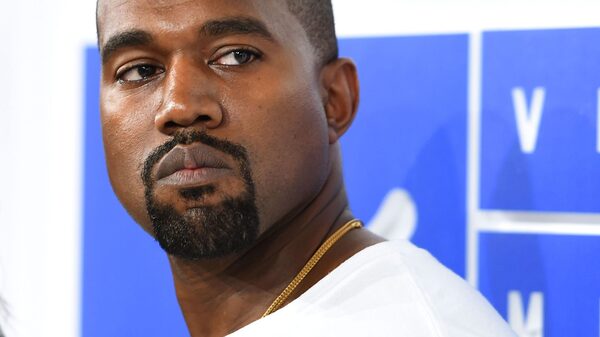 Entrevista: Kanye West da sus razones para comprar la red social Parler Entrevista: Kanye West da sus razones para comprar la red social Parler
