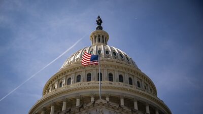 Nota máxima de crédito dos EUA está ameaçada por risco fiscal, alerta Moody’s Nota máxima de crédito dos EUA está ameaçada por risco fiscal, alerta Moody’s