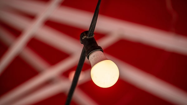 Guatemaltecos pagarán entre un 3 y 7% más en factura de energía a partir de mayo Guatemaltecos pagarán entre un 3 y 7% más en factura de energía a partir de mayo