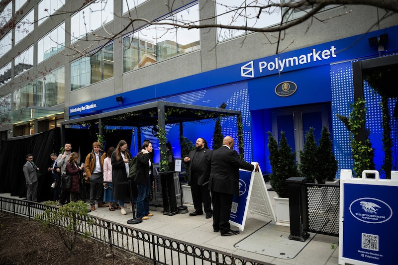 Una fila frente al bar temporal "Situation Room by Polymarket" en Washington. Foto: Graeme Sloan/Bloomberg Una fila frente al bar temporal "Situation Room by Polymarket" en Washington. Foto: Graeme Sloan/Bloomberg