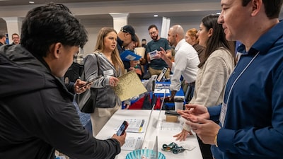 Las solicitudes de subsidios por desempleo en EE.UU. caen a su nivel más bajo en casi dos años Las solicitudes de subsidios por desempleo en EE.UU. caen a su nivel más bajo en casi dos años