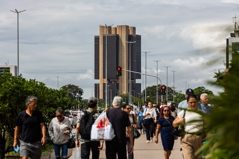 Analistas brasileños recortan sus previsiones sobre la Selic para 2026 en vísperas de la decisión sobre las tasas de interés Analistas brasileños recortan sus previsiones sobre la Selic para 2026 en vísperas de la decisión sobre las tasas de interés