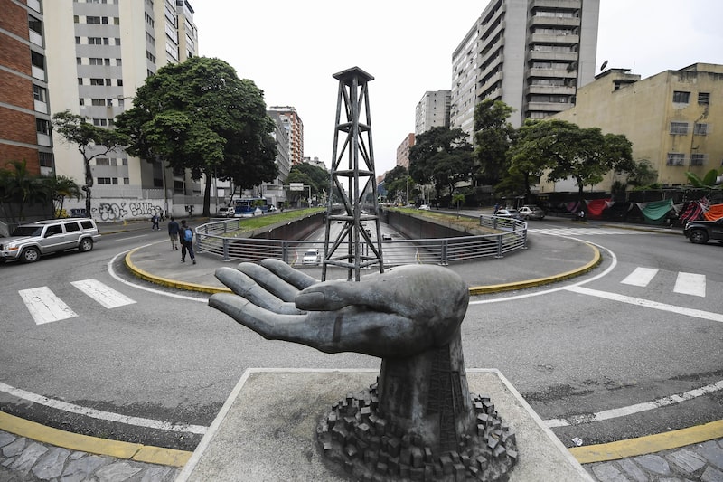 Chevron To Resume Venezuela Oil Sales As US Rules Ease Chevron To Resume Venezuela Oil Sales As US Rules Ease