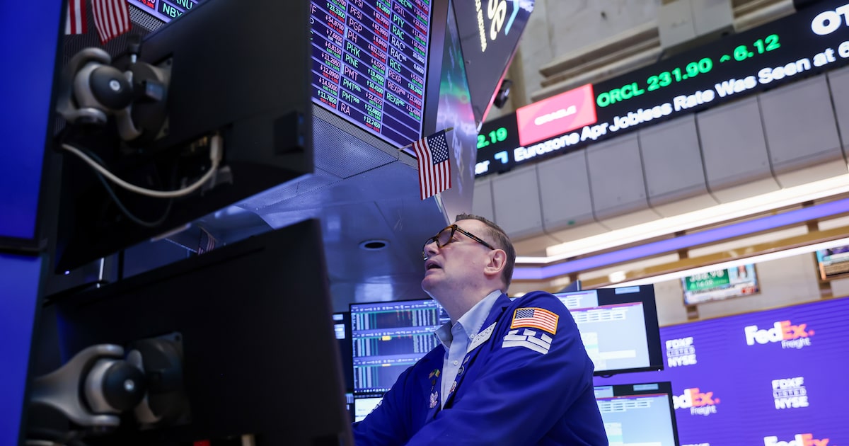 Acciones EE.UU. abren con caída por tensiones iraníes y inflación